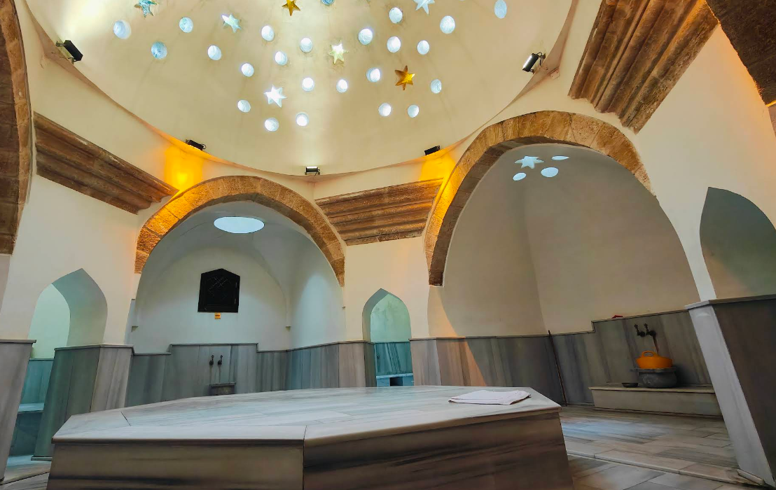 Main dome interior and göbek taşı